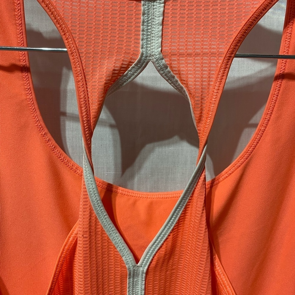 Under Armour Twist Back Coral Tank Extra Small - Picture 3 of 10